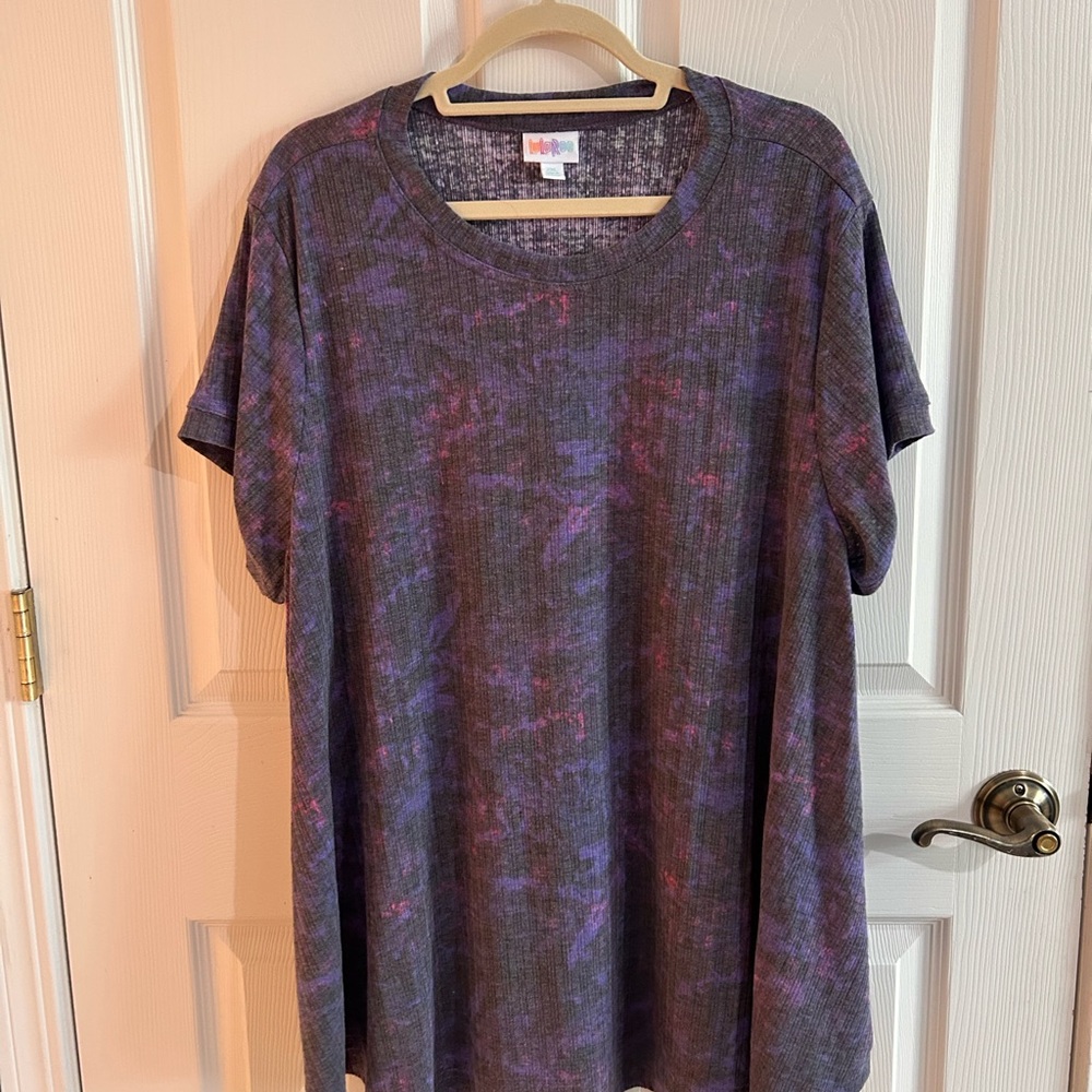 LuLaRoe “Erika” Short Sleeve Top in Purple and Pink